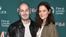 Bez trunke šminke i ludo zaljubljena: Katie Holmes blista uz novog dečka, potvrdili vezu na crvenom tepihu