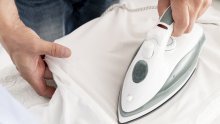 Godinama koristite glačalo, a možda ne znate čemu služi ovaj mali detalj