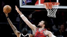 Aktualni NBA prvaci poraženi s 50 koševa razlike; Zubac ostvario 'double-double', 12 koševa Hezonje