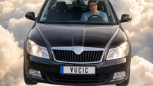 VIDEO Vučić objavio bizaran spot: Škodom leti kroz oblake uz pjesmu 'Helikopter'