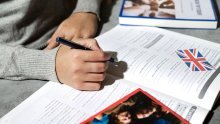 Zaboravite na bubanje riječi napamet: Istraživanje otkriva što olakšava učenje stranih jezika