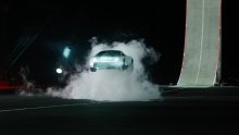 Svijet u šoku, mnogi su mislili da je snimka AI: Kako nova Tesla vozi naopako i leti