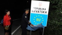 Bosnia seeks lower price for border passes with Croatia