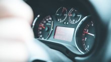 Auto normalno koči, ali ove dvije lampice se ne gase? Nemojte čekati...