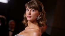 Taylor Swift pojavila se u ledenoplavom Dioru: Uz haljinu je nosila detalj vrijedan pažljivijeg pogleda
