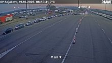 Gužve na prilazima Zagrebu, kaos na granici sa Srbijom