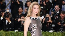 Jedan detalj na ruci Gigi Hadid pokrenuo glasine: Je li se slavna manekenka potajno udala?