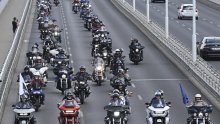 Motociklist ispred vas podigao je jedan prst prema nebu? Evo što vam zapravo pokušava poručiti