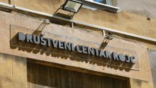 Prosvjed ispred poznatog pulskog centra: 'Kad treba europski novac, zajednica smo. Inače smo nekretnina'