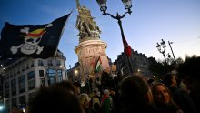 Gusari iz mange na europskim ulicama: Koja se poruka krije iza zastave koju nose mladi na prosvjedima?