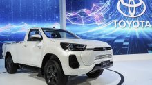 Bacili su kamp-prikolicu tešku 760 kilograma s devet metara na novu Toyotu: Ono što je uslijedilo iznenadilo je sve