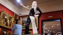 Njegov glas osvojio je svijet, a stil rušio pravila: Pogledajte kostime Freddieja Mercuryja