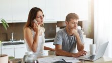 ANKETA: Biste li partneru oprostili da vam godinama skriva koliko zapravo zarađuje?