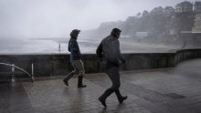 Oluja Austen: Više od 300.000 kućanstava u Francuskoj i Velikoj Britaniji ostalo bez struje