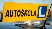 Polaznicu autoškole dirao i slao joj poruke: Umjesto zatvora dobio 660 sati rada za opće dobro