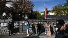 VIDEO Redovi kao nikad prije? Srpska dijaspora satima čeka na glasovanje, gužve i u Zagrebu