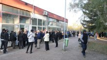 Nevjerojatna scena na izborima u Srbiji: Žena prije glasanja pitala gdje može podignuti 5000 dinara 'za Vučića'