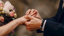 Hrvatski par traži nepoznate ljude za kumove na vjenčanju: Njihovo objašnjenje podijelilo je internet