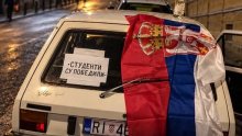 Kultni Yugo, srpska zastava i neobična poruka: Fotografija iz Rijeke obišla regiju