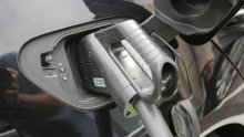 Jedni ga mijenjaju nakon 60.000 kilometara, drugi tvrde da traje cijeli život: Tko je zapravo u pravu?