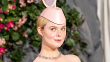 Elle Fanning pojavila se u izdanju koje je teško opisati: Njezin šešir ukrao je svu pozornost