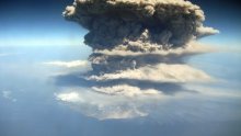 Zbog erupcije vulkana zatvoren zračni promet