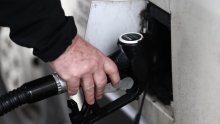 Litra benzina jeftinija za 30 lipa, a dizela za 22 lipe