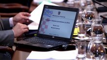Javite se, Vlada traži osobu za online komunikaciju
