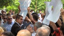 Kosoričino osiguranje uklonilo 'nepoćudne' plakate!