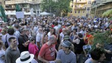 Pred SDP-om i HDZ-om prosvjednici tražili ostavke