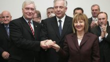 Dok kriza trese zemlju, koalicijski partneri šute