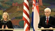 Clinton pohvalila suradnju, a kritizirala ulagačku klimu