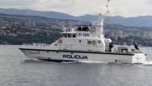 Policajac skočio u hladno more i spasio dijete