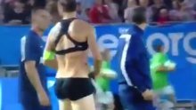 Ibrahimović bahat i kad nosi bikini. Ili što je već ovo...