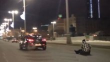 Snijeg u Rusiji podbacio, sanjkanje po asfaltu novi hit!