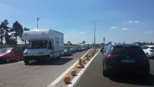 Kod Lučkog kolona duga dva kilometra