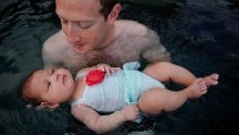 Zuckerberg se pohvalio prvim 'plivanjem' svoje slatke kćeri