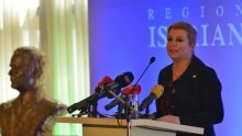 Stavili Tita pred predsjednicu i zapjevali joj 'Bella ciao'