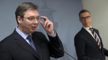 Vučić šutio na press konferenciji, novinari ga lovili po hodnicima parlamenta BiH