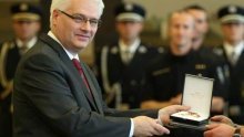 Politički plagijatori diploma netaknuti, jednog odlikovao Josipović