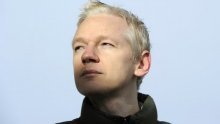 Assange: Facebook je odvratni špijunski stroj