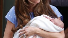 Kate Middleton plače sama