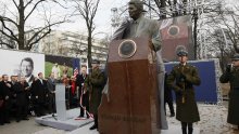 Lech Walesa otkrio spomenik Reaganu