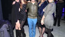 Alex Grdić izbacila seksi noge u noćnom klubu