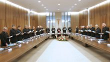 Biskupi pozvali na molitvu za generale
