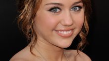 Miley se obračunala s paparazzima