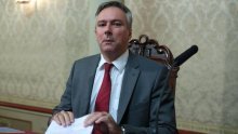 Kosor si smanjuje plaću za deset posto