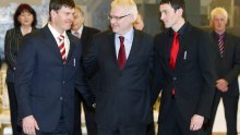 Predsjedničko odličje ubrzava Fakovu odluku