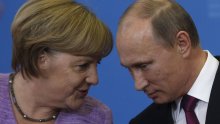 Rusi podržavaju Putina, ali više vole euro i dolar
