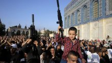 Deseci tisuća Palestinaca prosvjeduju u Jeruzalemu